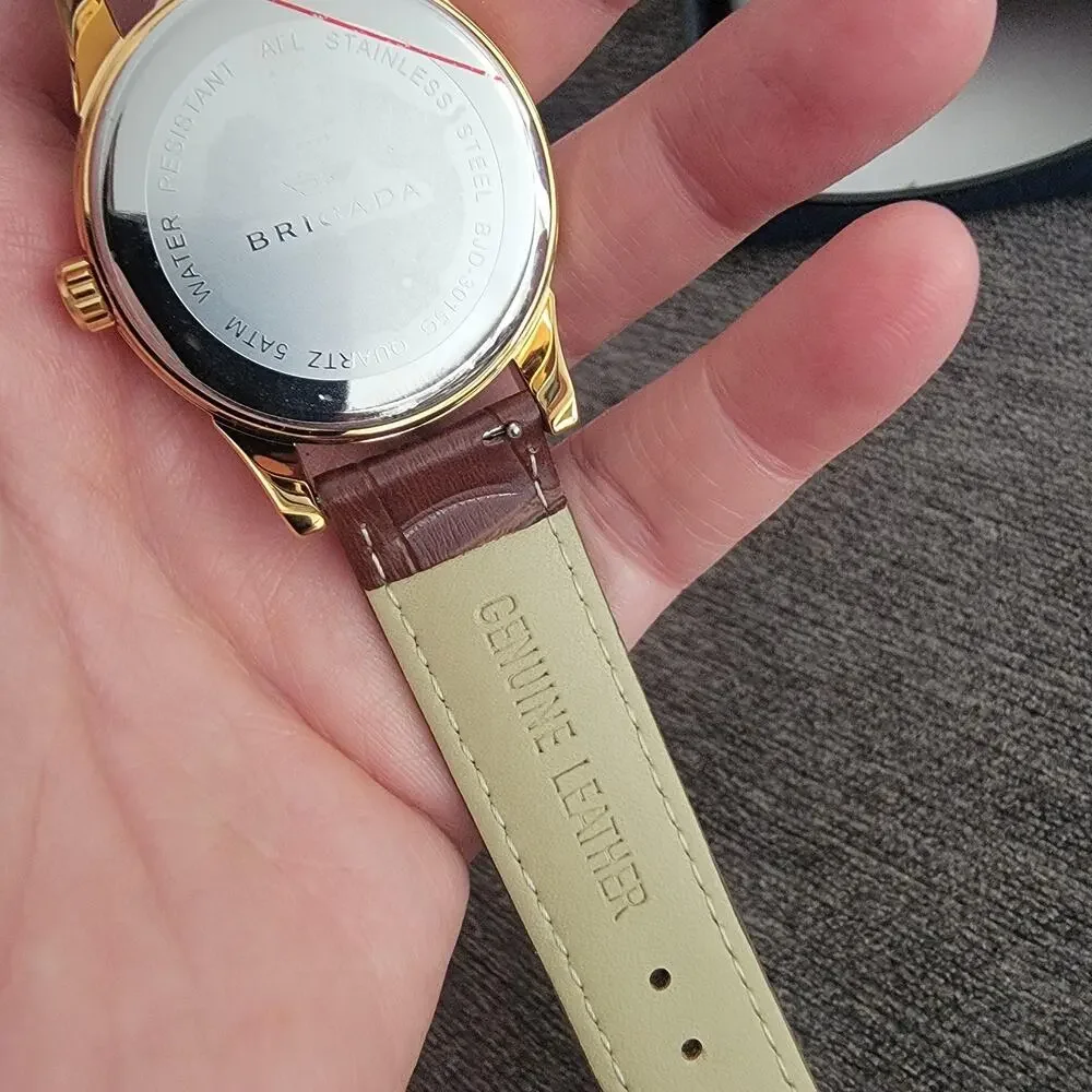 Vintage Brigada Quartz Mens Dress Watch Gold Case White Dial Brown Leather Strap